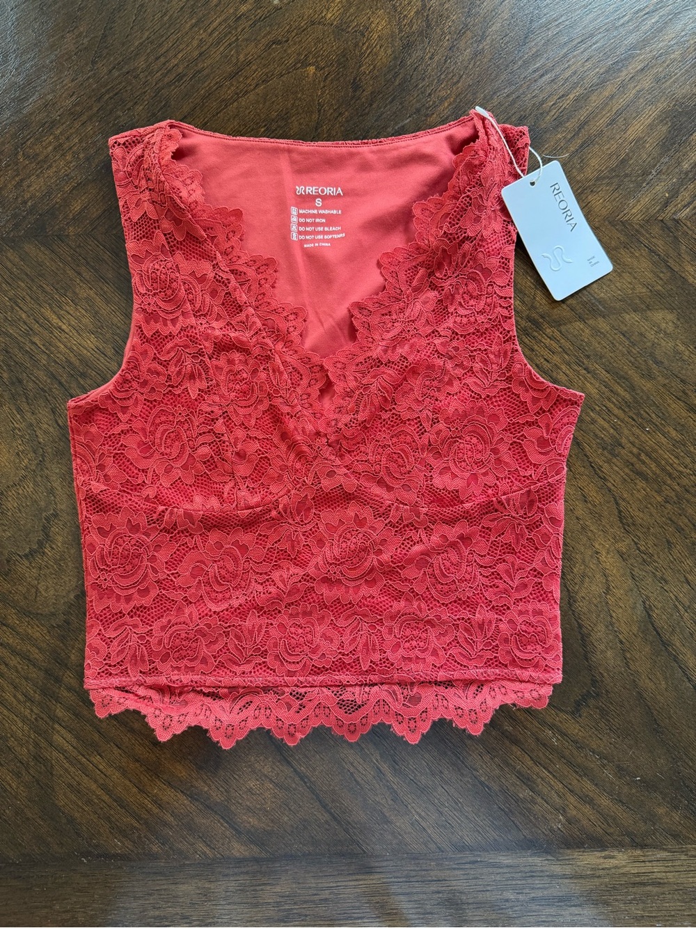 ReoRia Red Floral Lace V-Neck Cropped Tank